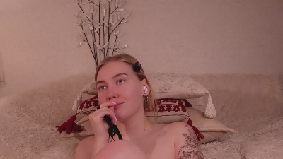 ElnaMolitor live cam on Cam4