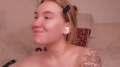 ElnaMolitor live cam on Cam4
