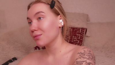 ElnaMolitor live cam on Cam4