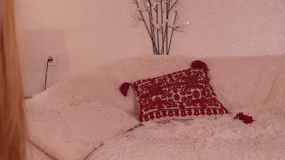 ElnaMolitor live cam on Cam4