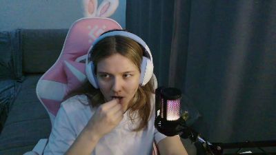 EloisLoncaric live cam on Cam4