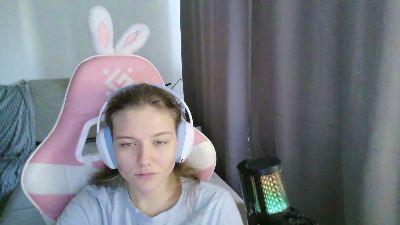 EloisLoncaric live cam on Cam4