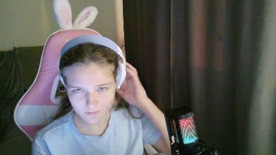 EloisLoncaric live cam on Cam4
