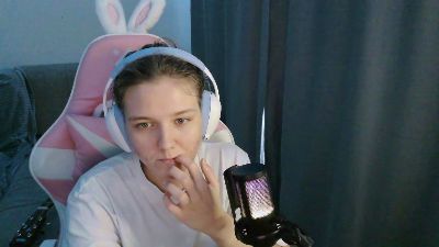 EloisLoncaric live cam on Cam4