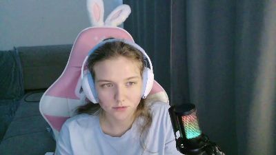 EloisLoncaric live cam on Cam4