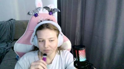 EloisLoncaric live cam on Cam4