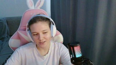 EloisLoncaric live cam on Cam4