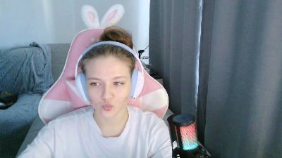 EloisLoncaric live cam on Cam4