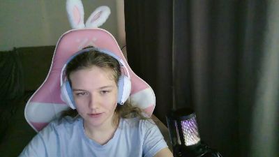 EloisLoncaric live cam on Cam4