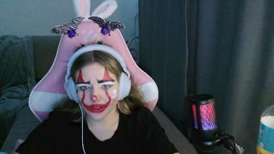 EloisLoncaric live cam on Cam4