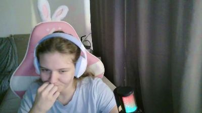 EloisLoncaric live cam on Cam4
