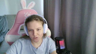 EloisLoncaric live cam on Cam4