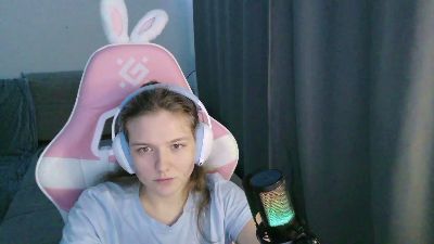 EloisLoncaric live cam on Cam4