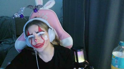 EloisLoncaric live cam on Cam4