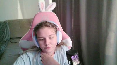EloisLoncaric live cam on Cam4