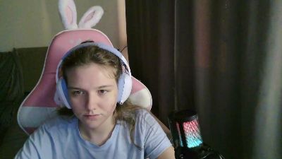 EloisLoncaric live cam on Cam4
