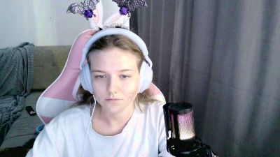 EloisLoncaric live cam on Cam4