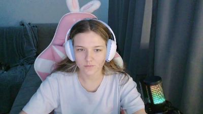 EloisLoncaric live cam on Cam4
