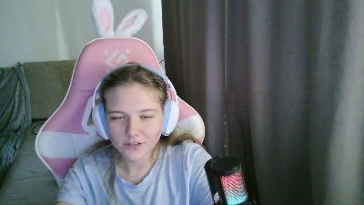 EloisLoncaric live cam on Cam4