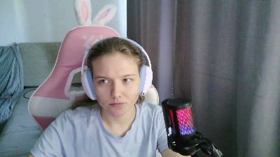 EloisLoncaric live cam on Cam4