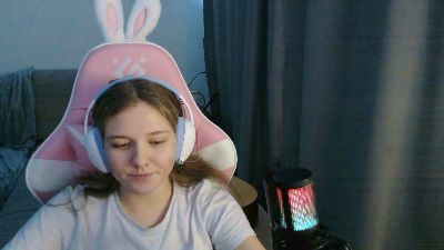 EloisLoncaric live cam on Cam4