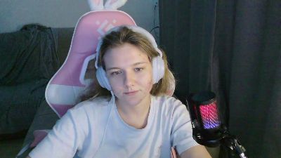 EloisLoncaric live cam on Cam4