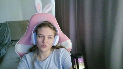 EloisLoncaric live cam on Cam4