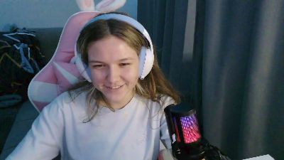 EloisLoncaric live cam on Cam4