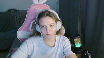 EloisLoncaric live cam on Cam4