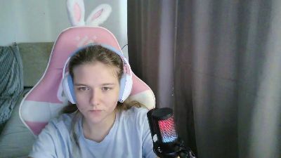 EloisLoncaric live cam on Cam4