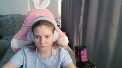EloisLoncaric live cam on Cam4