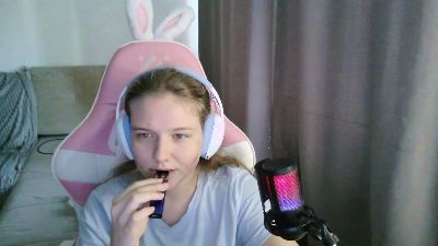 EloisLoncaric live cam on Cam4
