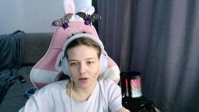 EloisLoncaric live cam on Cam4
