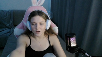 EloisLoncaric live cam on Cam4