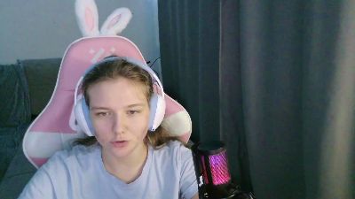 EloisLoncaric live cam on Cam4