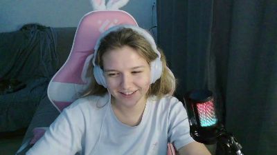 EloisLoncaric live cam on Cam4