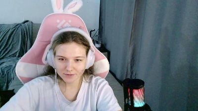 EloisLoncaric live cam on Cam4