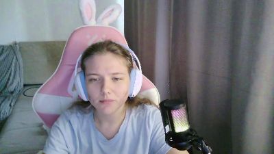 EloisLoncaric live cam on Cam4