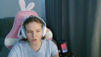 EloisLoncaric live cam on Cam4