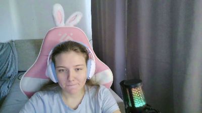 EloisLoncaric live cam on Cam4