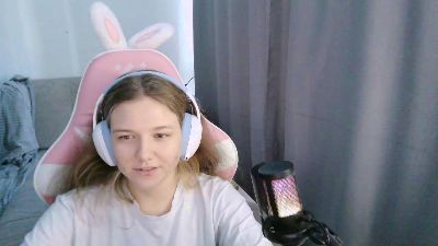 EloisLoncaric live cam on Cam4
