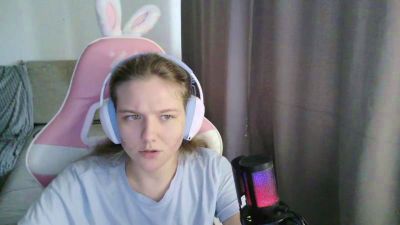 EloisLoncaric live cam on Cam4