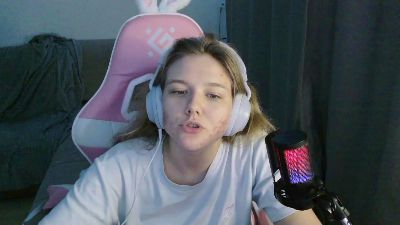 EloisLoncaric live cam on Cam4