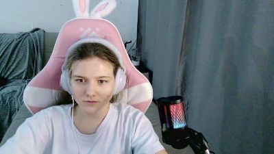 EloisLoncaric live cam on Cam4
