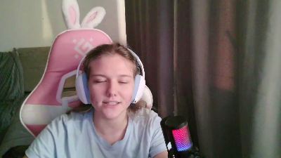 EloisLoncaric live cam on Cam4