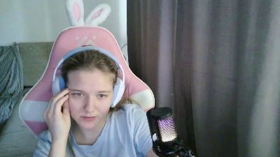 EloisLoncaric live cam on Cam4