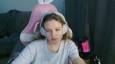 EloisLoncaric live cam on Cam4