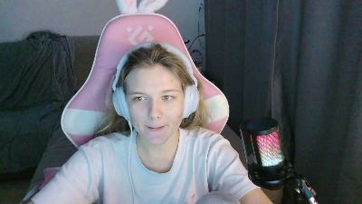 EloisLoncaric live cam on Cam4