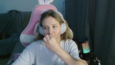EloisLoncaric live cam on Cam4