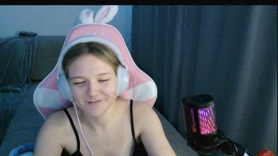 EloisLoncaric live cam on Cam4